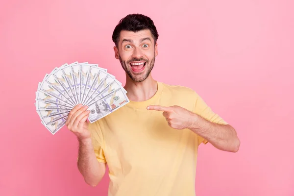 Photo Overjoyed Successful Man Win Lottery Arm Demonstrate Million Luxury — Stock Photo, Image