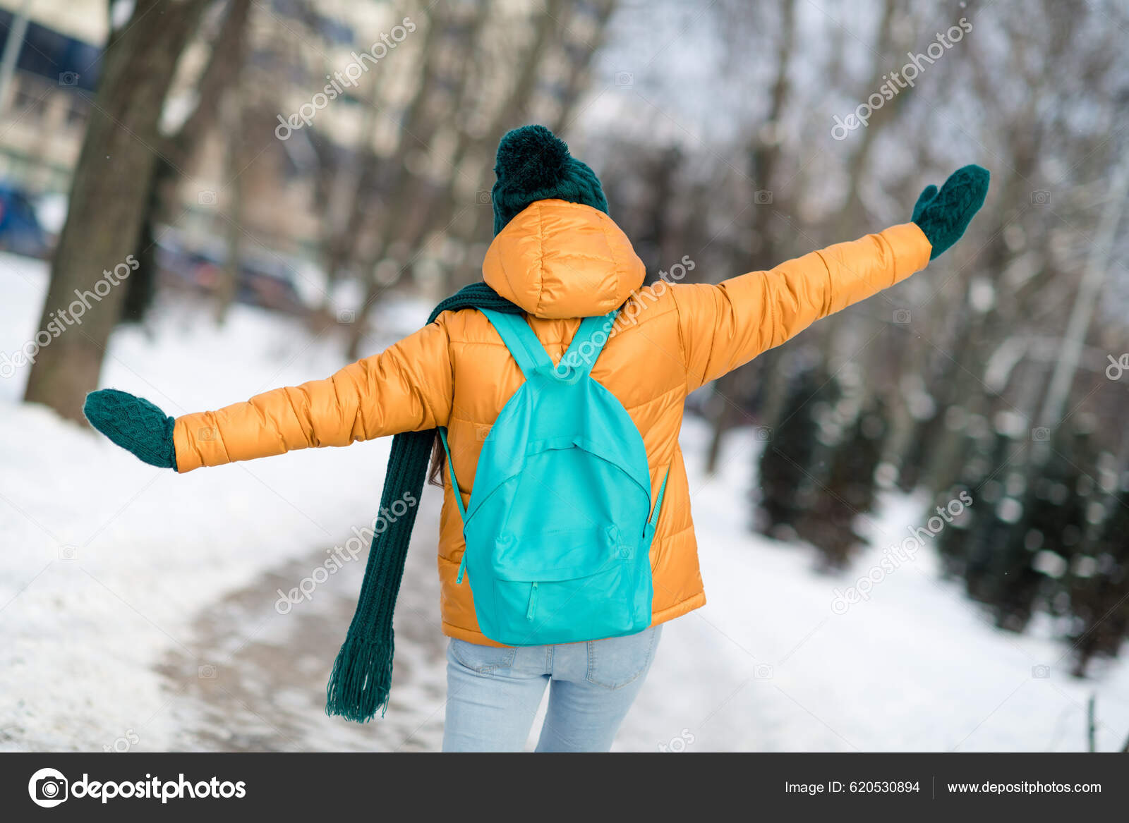 Parte Posterior Trasera Detrás Vista Niña Preadolescente Con Traje ...
