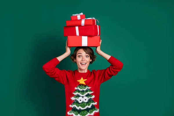 Photo Overjoyed Positive Lady Toothy Smile Hands Hold Giftbox Head — Stock Photo, Image