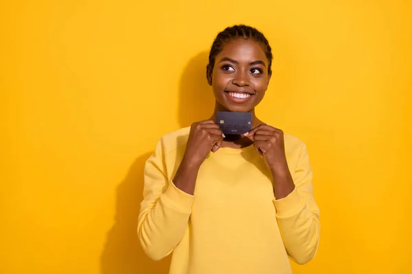 Portret Van Aantrekkelijke Trendy Vrolijke Schattig Minded Meisje Met Atm — Stockfoto