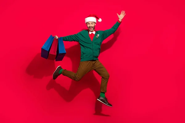 Full Length Φωτογραφία Του Ενθουσιασμένοι Γοητευτικός Τύπος Ντυμένος Χριστούγεννα Πράσινο — Φωτογραφία Αρχείου