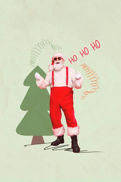 乔利的祖父明信片 身穿圣塔克洛斯服装 尖叫着在圣诞树上装饰图片拼贴 — 图库照片
