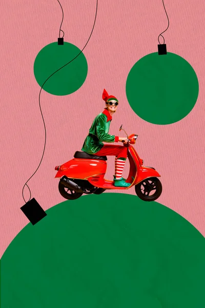时髦的小精灵驾驶摩托车在节日装饰品上送上新年礼物的学院海报 — 图库照片