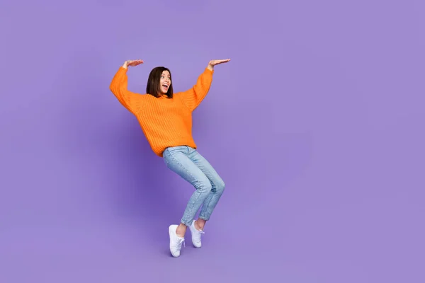 Full Size Porträt Von Hübschen Positiven Mädchen Tanzen Stand Tip — Stockfoto