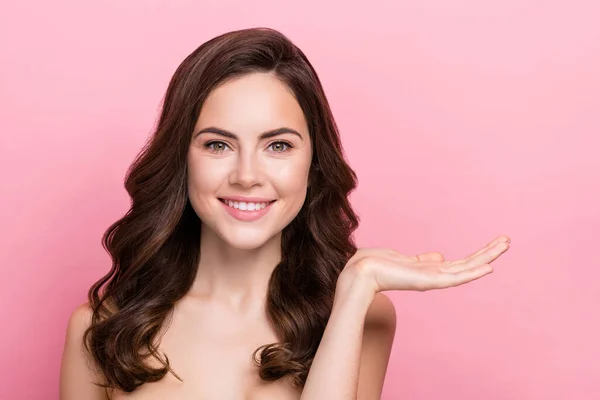 Photo Young Adorable Woman Promoter Hold Hands Lifting Moisturizing Cream — Stock Photo, Image