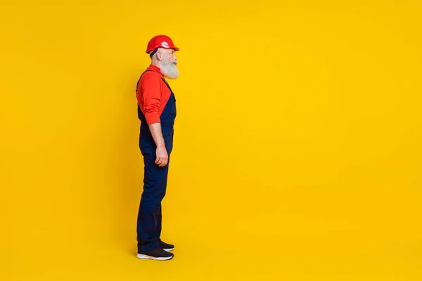 Foto Hombre Edad Confianza Seria Ropa Trabajo General Rojo Sombrero — Foto de Stock