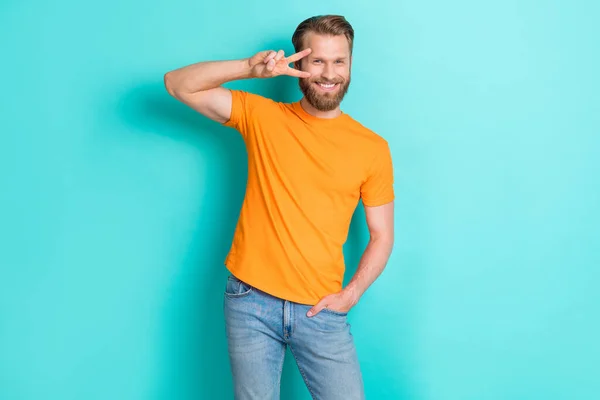 Foto Bello Allegro Uomo Ottimista Vestito Arancione Shirt Mano Tasca — Foto Stock