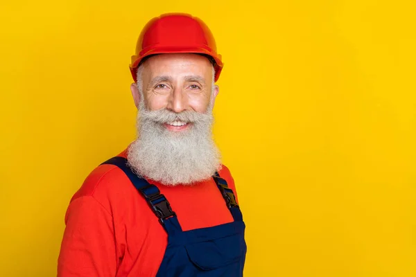 Photo Confident Cheerful Age Man Workwear Overall Red Hard Hat — Stock Photo, Image