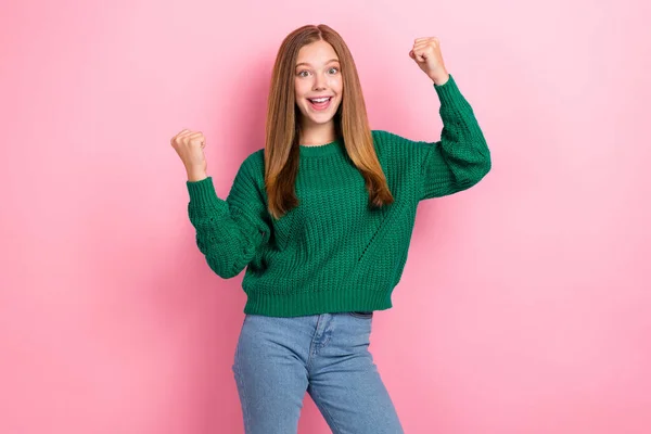Foto Joven Afortunada Ganadora Lotería Emocionada Chica Usar Verde Suéter — Foto de Stock