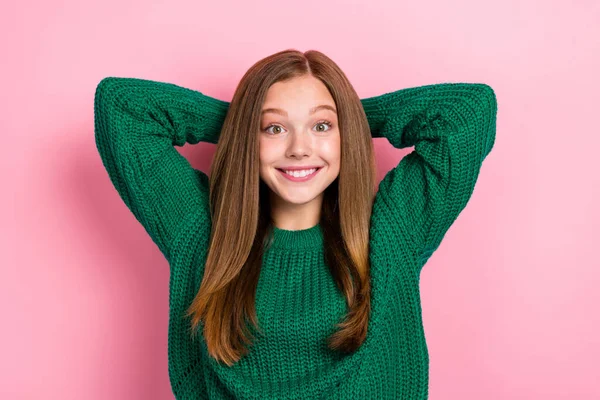 Κοντινή Φωτογραφία Του Νεαρού Χαλαρή Θετική Ψύχρα Καστανά Μαλλιά Girlish — Φωτογραφία Αρχείου