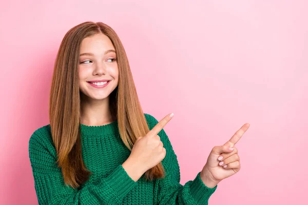 Närbild Foto Unga Framgångsrika Positiva Trevlig Kvinna Bära Grön Pullover — Stockfoto