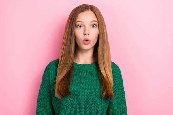 Portrét Fotografie Mladého Pozitivního Okouzlující Vzrušená Dívka Nosit Zelený Pulovr — Stock fotografie