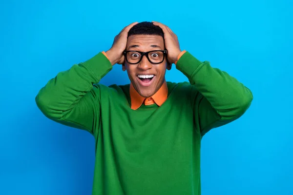 Fényképezés Ecstatic Positive Speechless Man Wear Orange Shirt Green Sweatshirt — Stock Fotó