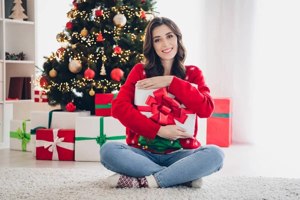 Photo Cheerful Satisfied Lady Wear Ugly Jumper Sitting Floor Fluffy — Stock Photo, Image