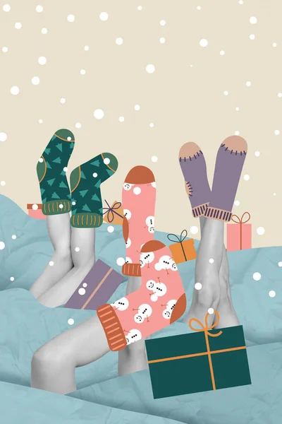 Collage Illustration Graphique Image Des Jambes Montrant Diverses Chaussettes Noël — Photo