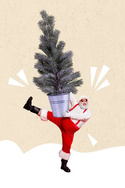 Vertikální Koláž Obraz Nadšený Dědeček Santa Držet Vánočního Stromu Vědro — Stock fotografie