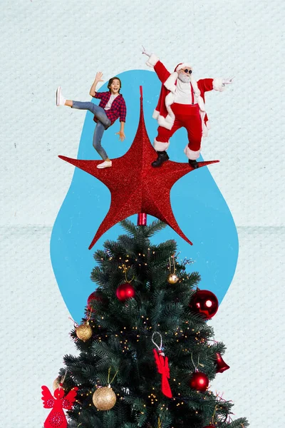 콜라주 포스터 개어린 친구들 할아버지와 클로스큰 크리스마스 트리푸른 배경에 — 스톡 사진