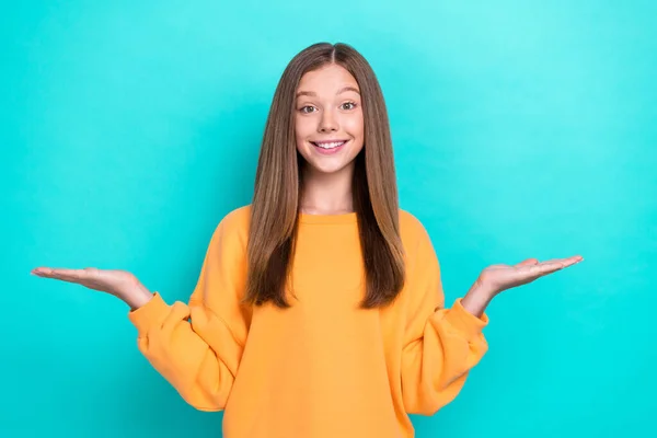 Foto Ung Tonåring Flicka Bära Orange Trendiga Pullover Hold Palmer — Stockfoto