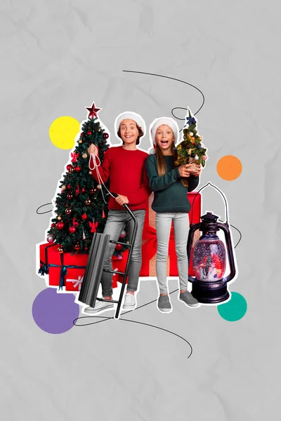 2人の子供のコラージュ写真バナーは 灰色の背景に隔離されたクリスマスの前夜を祝う伝統的な装飾を保持しています — ストック写真