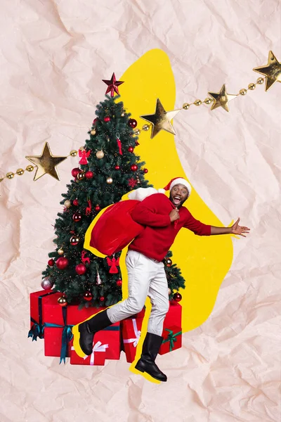 Collage Cartolina Giovane Eccitato Babbo Natale Aiutante Ragazzo Tenere Grande — Foto Stock