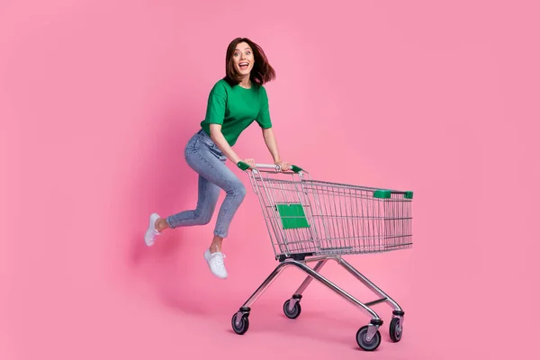 Full Body Photo Carefree Overjoyed Lady Jumping Push Chariot Supermarché — Photo