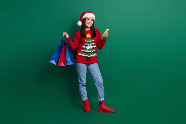 Фотографія Повної Довжини Смішної Красивої Дівчини Одягненої Червоний Різдвяний Пуловер — стокове фото