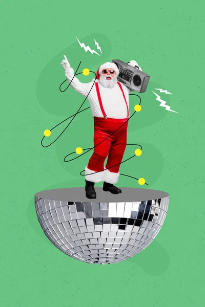 Imagem Colagem Vertical Engraçado Louco Velho Santa Claus Stand Meia — Fotografia de Stock