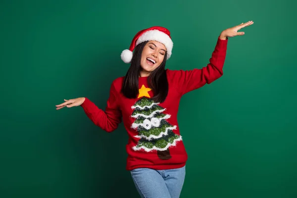 Photo Pretty Cute Relaxed Japanese Woman Raise Hands Active Motion — Stock Photo, Image