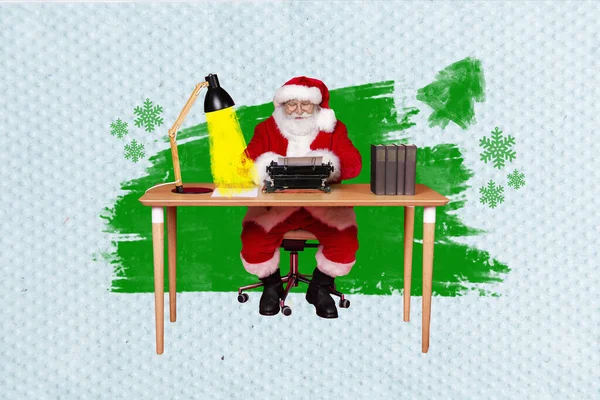 Kolaż Zdjęcie Starego Świętego Mikołaja Siedzi Maszyną Pisania Pisząc Nowy — Zdjęcie stockowe