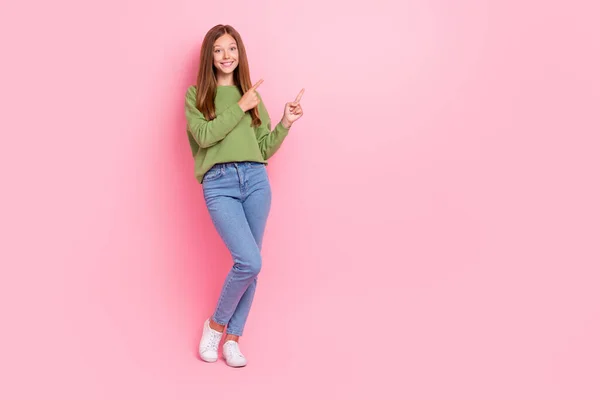 Pełna Długość Zdjęcie Błyszczący Pozytywny Szkoła Dziewczyna Ubrana Zielony Bluza — Zdjęcie stockowe