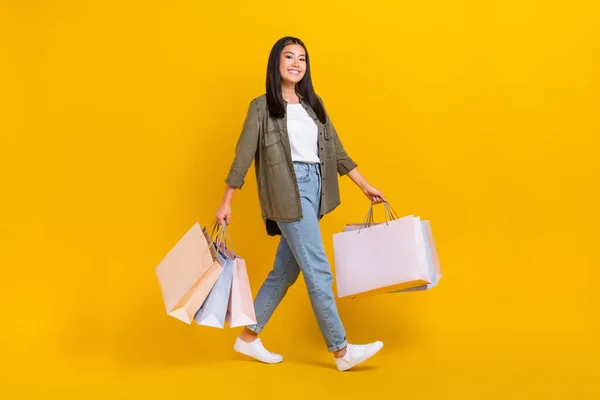 Full Size Photo Young Smiling Vietnamese Businesswoman Hold Stack Bags — Stock Photo, Image