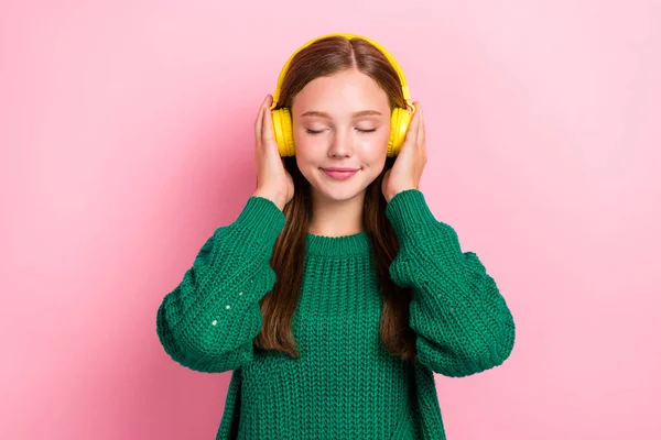 Nahaufnahme Portraitfoto Von Jungen Verträumt Entspannten Mädchen Geschlossenen Augen Musik — Stockfoto