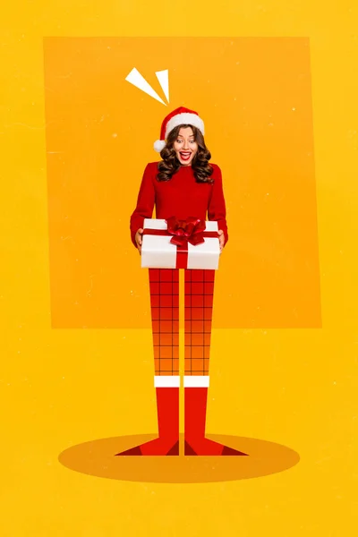 垂直創造的な3D写真コラージュの驚き言葉の驚きの女の子ホールド現在漫画の足孤立した上のオレンジ色の背景 — ストック写真