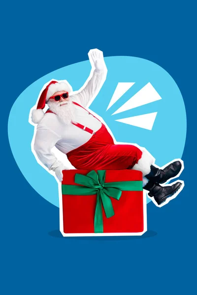 Vertikale Collage Bild Von Funky Stilvolle Weihnachtsmann Sitzen Große Geschenkbox — Stockfoto