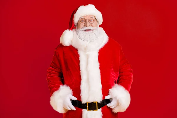 Фото Позитивного Возбужденного Санта Клауса Наслаждаться Сказочной Холли Рождество Рождество — стоковое фото