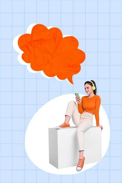 Imagem Colagem Vertical Menina Positiva Sentar Cubo Ouvir Música Usar — Fotografia de Stock