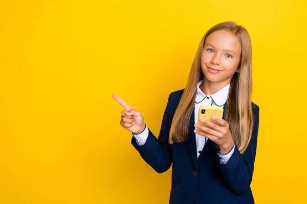 Photo Pretty Cute Nice Girl User Arm Direct Demonstrate Cool — Stock Photo, Image