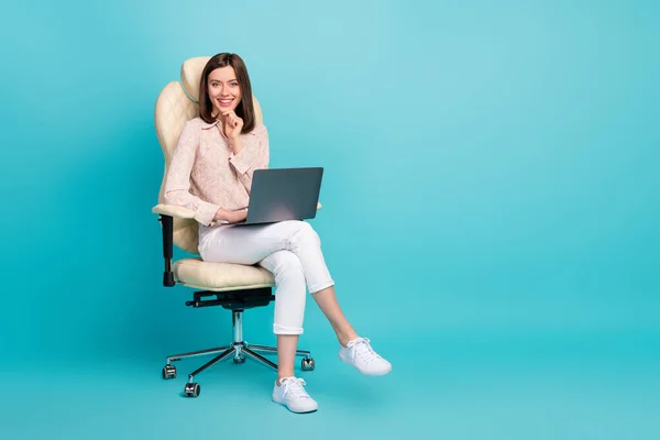 Full Length Photo Size Photo Businesswoman Sitting Chair Touch Chin — Φωτογραφία Αρχείου