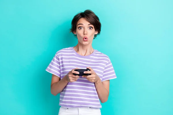 Foto Adorable Dama Impresionada Usar Camiseta Violeta Jugando Playstation Aislado — Foto de Stock