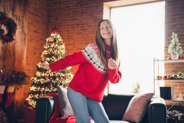 Hoş Neşeli Bir Kızın Portresi Ürpertici Bir Noel Mucizesi Evinde — Stok fotoğraf