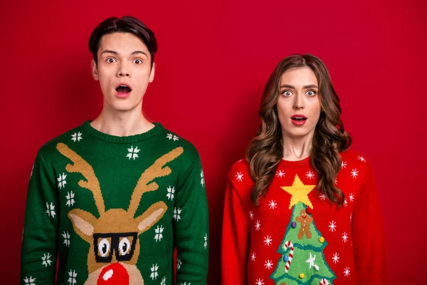 Photo Excited Impressed Best Friends Dressed Mas Jumpers Open Mouths — Stock Photo, Image