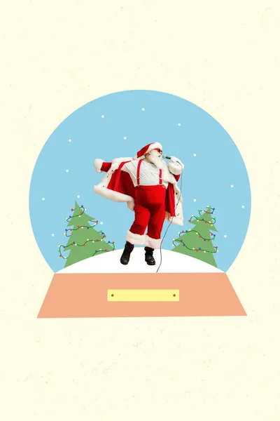 Verticale Immagine Collage Eccitato Allegro Babbo Natale Nonno Tenere Microfono — Foto Stock