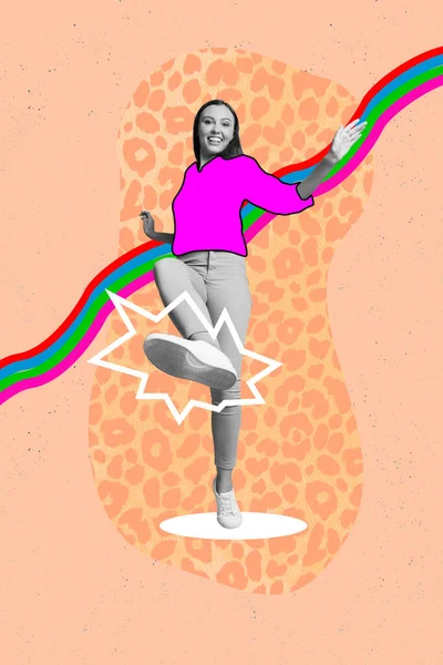 身着彩绘套头衫的年轻舞蹈女的学院图片海报 展示她的新运动鞋夏装销售 以粉红为背景 — 图库照片