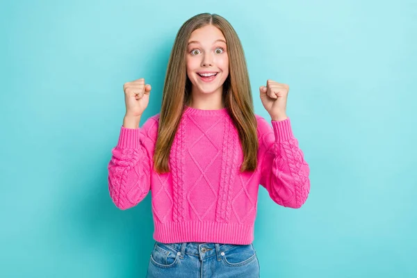 Foto Jovem Adolescente Engraçado Menina Usar Rosa Suéter Punhos Até — Fotografia de Stock