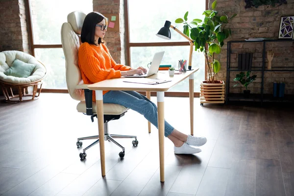Photo Concentrated Serious Lady Trader Financier Accountant Economist Sit Chair — Stock Photo, Image