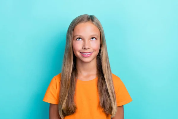 Närbild Foto Ganska Bedårande Flicka Bära Orange Outfit Ser Tomt — Stockfoto