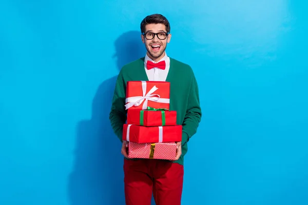 Photo Overjoyed Cheerful Attractive Man Hold Pile Stack Gifts Boxes — Stock Photo, Image