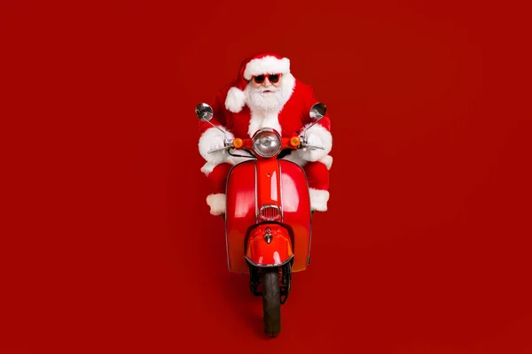 Güzel Komik Şişman Portresi Ciddi Bir Noel Baba Nicholas Motosiklet — Stok fotoğraf