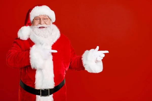 Zdjęcie Wesoły Holly Bajki Brodaty Santa Claus Punkt Wskazujący Palec — Zdjęcie stockowe