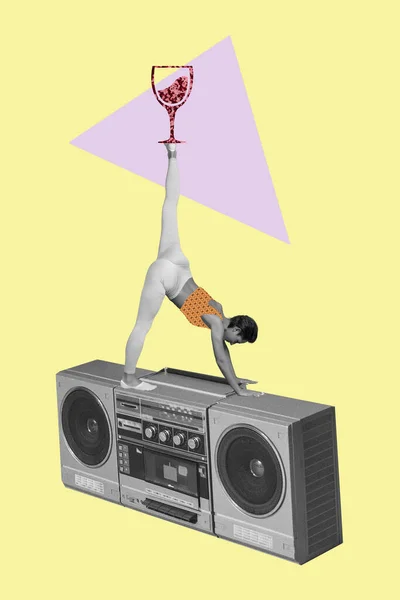 艺术创作拼贴明信片海报素描练习瑜伽的女士巨大的录音机腿抱着酒瓶孤立在绘图的背景下 — 图库照片